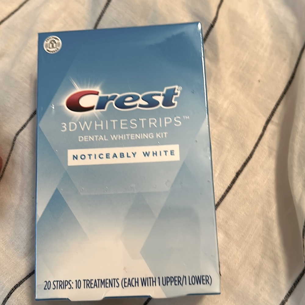 Crest 3D WHITESTRIPS. Dental Whitening Kit.      🦷🦷🦷